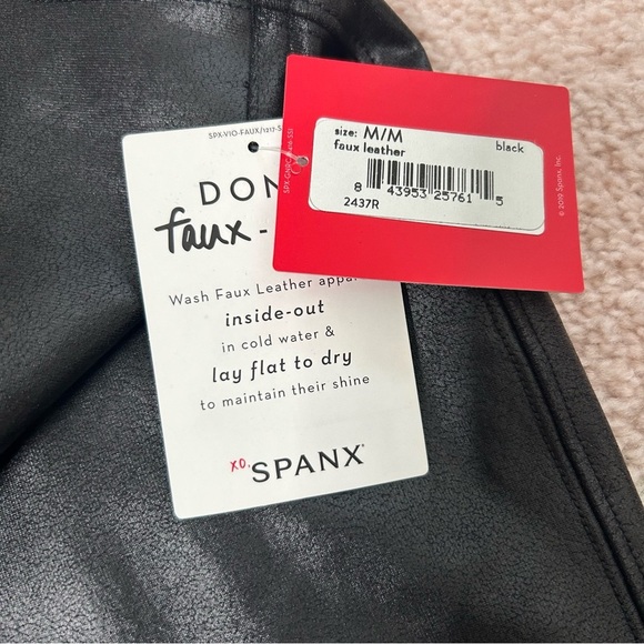 NWT SPANX Sleek Black Faux Leather Look Leggings Size Medium - Picture 4 of 9